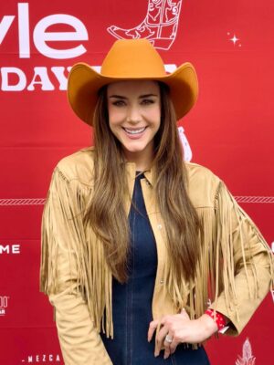 Ana Belena Instagram - Hoy tuvimos una tarde muy vaquera y de sombreros 🤠 ✨
@instylemexico
#holahouston #instyle #instylemexico #coowboy #western