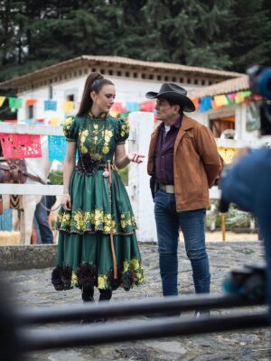 Ana Belena Instagram - Un pequeño detrás 📹
Y es que estos personajes vienen con todo en @amanecerof 🔥
#amanecer #telenovela #televisa