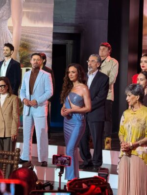 Ana Belena Instagram - Hoy durante la presentación oficial de Amanecer ✨
Me siento muy contenta de formar parte de este gran proyecto, con un personaje diferente pero que sé que amarán tanto como yo 🔥
Vestido 👗: @wearecruella