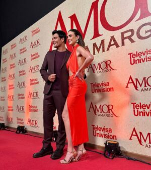 Ana Belena Instagram - Ayer fue nuestra presentación de @amoramargoof ❤️
Me siento muy feliz y agradecida por este proyecto, por ser parte de este maravilloso elenco. 🎬
Vestido: @wearecruella
Makeup: @cristayn
Hair: @moonmakeupartistt
#amoramargo #televisa #telenovela #telenovelasmexicanas