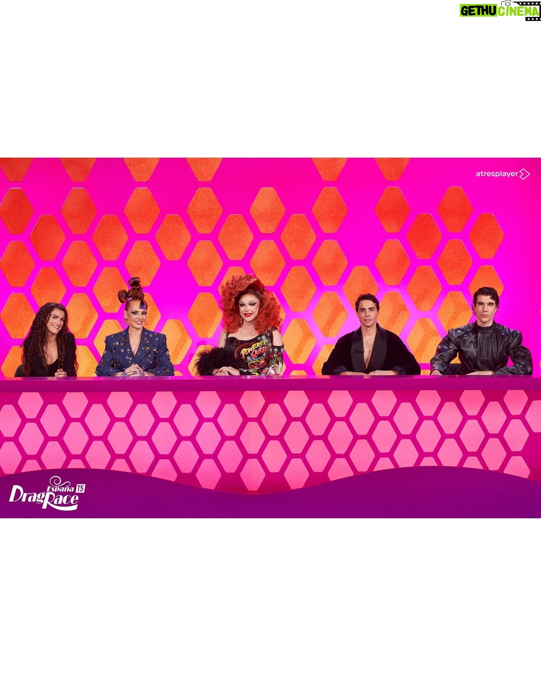 Ana Locking - 5.4K Likes - HOY ES EL DÍA!!! 
Hoy arranca la 5ª temporada de @dragracees 🫰🫰🫰
A las 8PM en @atresplayer & @wowpresentsplus (worldwide)

👁💖👁

Abrazar con fuerza y amor esta maravillosa temporada y disfrutar al máximo de nuestras increíbles reinas que os aseguro os van robar el Corazón!!! 💖

Gracias a todas vosotras por hacernos más felices de la manera en que lo hacéis con vuestro talento y generosidad creativa!!! Sois muy grandes!!!🫰

@alexandradelraval @dafnemugler @denebola_murnau @evaharringtonn @ferrxn_ @krystalforeverofficial @laca.udilla @laescandalo @margarita_kalifata @nix.on.the.beach @categoryisnori @satingrecooficial 💖u All

Disfrutar de todo lo que se os viene!!!

@supremmedeluxe @javviercalvo #JavierAmbrossi Ya estamos todas amigasss!!! 😘💞😘
@amaia tengo un pensamiento y es que es una fantasía tenerte a mi vera en este primer episodio!!! 💗🫶

Y gracias a todo el equipo de @buendiaestudios & @atresplayer por dejarme formar parte de esta familia tan increíble!!! A por otras cinco más!!! 🙏😘

#Dragstapronto!!! 👋

#AllPowerToTheDrag
✊💄👑

🏁

👗 TotalLook: #AnaLocking
💎 Jewelry: @swarovski 
💄 Makeup: @evagameromasso
💇‍♀️ Hair: @crisantoblanco 
💅🏻 Nails: #AnaLocking
📷 Fotos: @mista.studio 

#DragRaceSpain #DragRaceEs #DragRace #SupremmeDeluxe #JavierCalvo  #AmaiaRomero