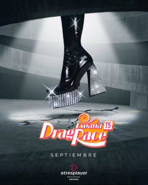 Ana Locking Instagram - Estamos listas!!! Y pronto arranca la 5ª temporada de @DragRaceEs

Construir un futuro sólido como el hormigón no es fácil y estas nuevas reinas vienen dispuestas a demostrarnos que la imaginación es el único superpoder que no se puede demoler. 

Todas ellas nos recordarán una vez más que la libertad también se defiende con arte y talento de otro mundo. Y yo, desde mi silla de jurado, tomo notas… para ver si así consigo sobrevivir a este, al mundo real.

Liberar vuestras mentes y abrazar con fuerza y amor a las nuevas reinas que descubriréis el próximo 7 de septiembre en @atresplayer & @wowpresentsplus (worldwide ex. Spain) ✨💖✨ #MeetTheQueens

Por fin juntas de nuevo!!! Loviu 😘 @supremmedeluxe @javviercalvo #JavierAmbrossi

#Dragstapronto !!! 👋
✨💖👑💖✨

Fotos del maravilloso @mista.studio 📸

MUAH como siempre de mis adoradxs @evagameromasso y @crisantoblanco 💞u

Look 👗: #AnaLocking
Jewelry 💍: @swarovski 🫶 @piazzacom
Sunglasses 🕶️: @maisonmargiela 

#AllPowerToTheDrag
✊💄👑

Graciassss 😘 @dragracees @buendiaestudios @atresplayer @atresmediacom @worldofwonder @wowpresentsplus 
#DragRaceEspaña