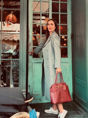 Ana Milán Instagram - Publi ✨Yo en este momento lo único que quiero es tener nietas para contarles el día de hoy. En bucle. Tipo loca. He tardado en encontrar el vestido que quería llevar menos de tres minutos, ahí estaba, esperándome.
Ojalá os lo pudiera enseñar ahora mismo a todas. Pero tendré que esperar a que sea lunes y Le Défilé de @lorealparis encienda todas sus luces. Quedan apenas 72 horas y voy a gozármelas todas. 🤍
#ledéfilé #embajadora