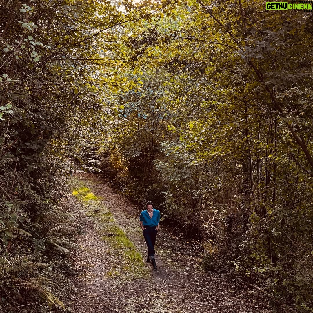 Ana Milán - 28.9K Likes - ✨✨✨✨✨✨✨✨✨✨✨✨✨✨✨
•Pasear con Bart(olo) y que él me enseñe el bosque.
•Brindar con Susana por la vida y la suerte.
•Recoger brócolis 🥦 mientras bebemos champán 🍾 con Scott y Carlos
•Gallinas 🐓 y gatitos 🐱 
•Escuchar el viento y cómo se acerca la lluvia 🌧️ 
•Mi comandante 🤍
•Tomar el sol en los viñedos. Falcón Crest style. 
•Que te duela la tripa de reír. Ese lujo…

Donosti, cuanto más te conozco más te quiero…