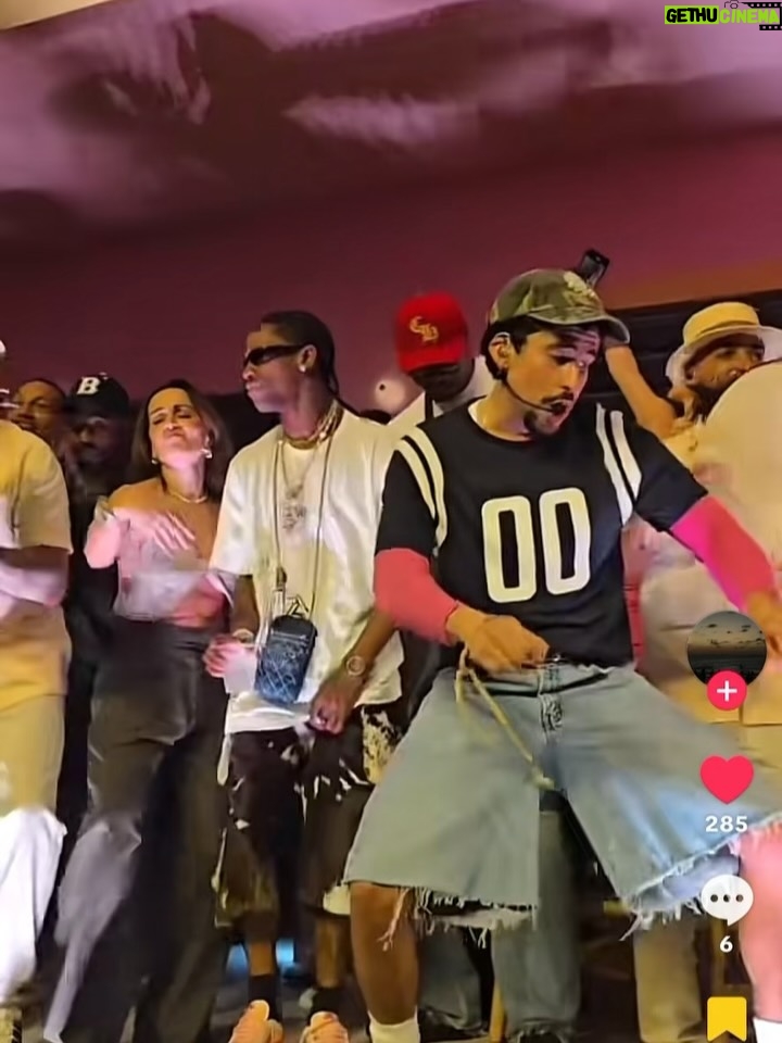Ana de la Reguera - 34.3K Likes - NO ME QUIERO IR DE AQUÍ ❤️‍🔥
La pasé cabrón. 🐰 🇵🇷 

#badbunny #badbunnypr #badbunnyresidency