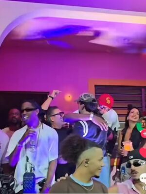 Ana de la Reguera Instagram - NO ME QUIERO IR DE AQUÍ ❤️‍🔥
La pasé cabrón. 🐰 🇵🇷 

#badbunny #badbunnypr #badbunnyresidency