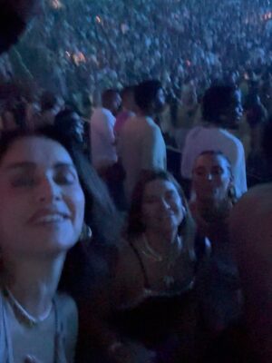 Ana de la Reguera Instagram - NO ME QUIERO IR DE AQUÍ ❤️‍🔥
La pasé cabrón. 🐰 🇵🇷 

#badbunny #badbunnypr #badbunnyresidency