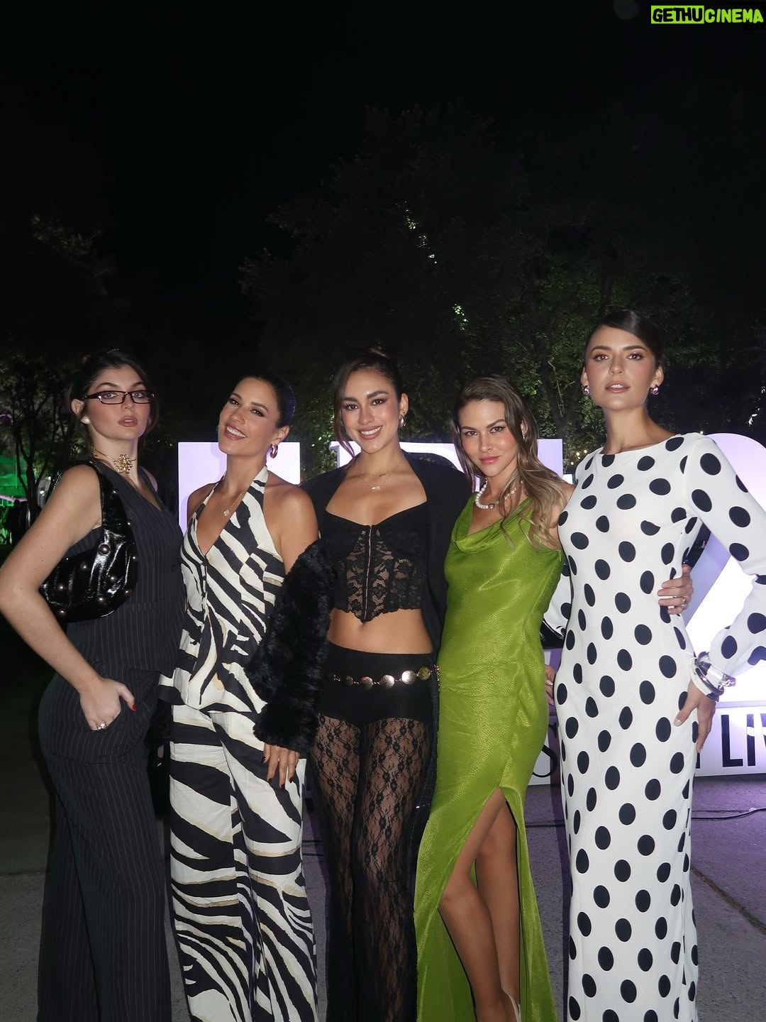 Anahí de Cardenas - 48.8K Likes - TEAM PERÚ🇵🇪❤️ Orgullosa de estar aquí representando con mujeres que inspiran y contagian poder!! 
Una noche increíble en el #FalabellaFashionLive junto a @falabella_pe en Chile!