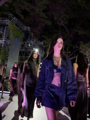 Anahí de Cardenas Instagram - TEAM PERÚ🇵🇪❤️ Orgullosa de estar aquí representando con mujeres que inspiran y contagian poder!!
Una noche increíble en el #FalabellaFashionLive junto a @falabella_pe en Chile!