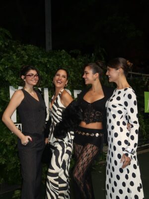 Anahí de Cardenas Instagram - TEAM PERÚ🇵🇪❤️ Orgullosa de estar aquí representando con mujeres que inspiran y contagian poder!!
Una noche increíble en el #FalabellaFashionLive junto a @falabella_pe en Chile!