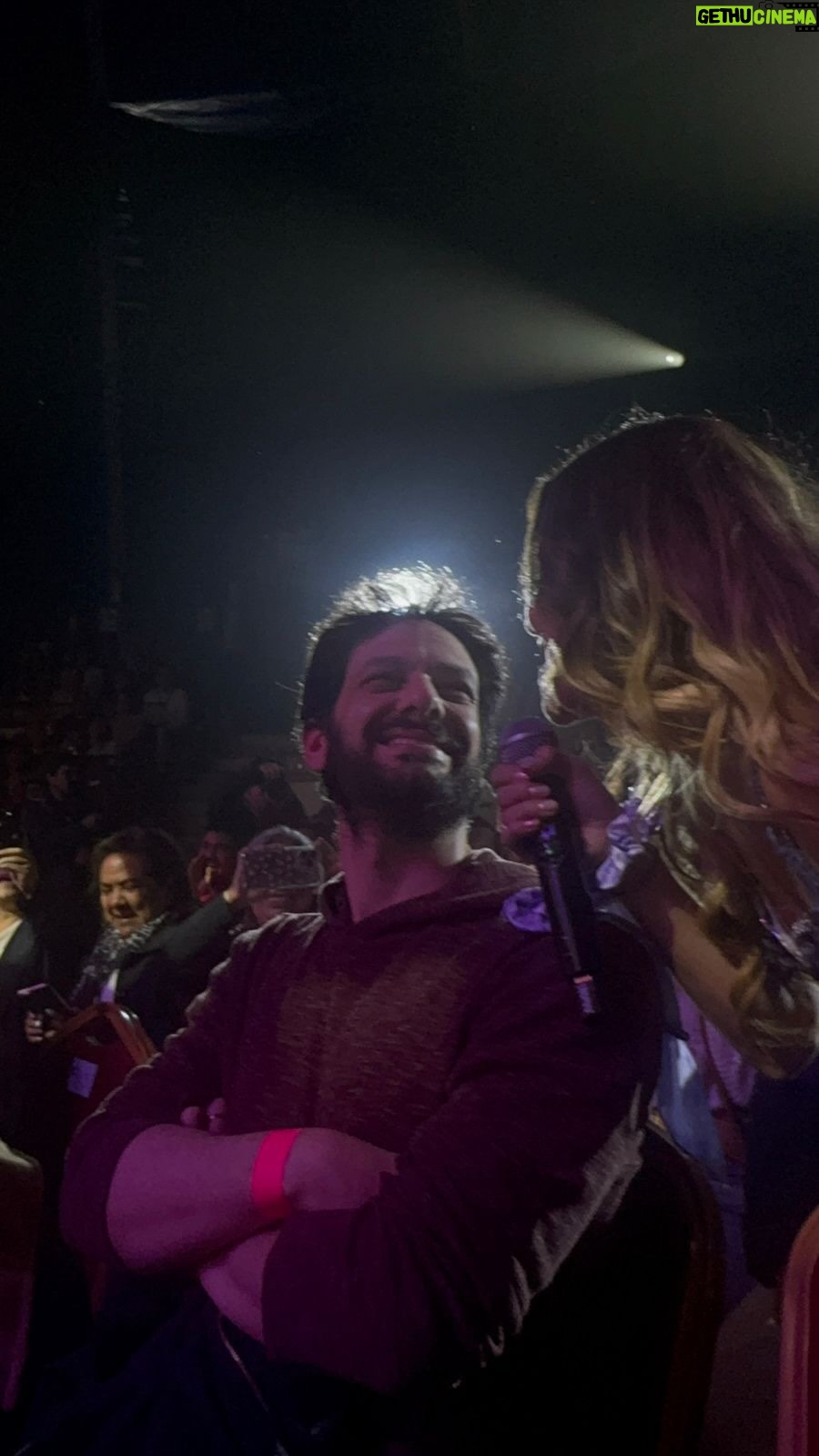 Anahí de Cardenas - 12.4K Likes - Ya estrenamos! Estoy muy feliz y agradecida de estar en este show. Mi anahi de chiquita no me lo creería si se lo cuento 🥹 creo que los artistas tenemos una responsabilidad muy grande que es, entretener y dar alegría sobre todo en tiempos como estos. Es un lujo poder hacer lo que me gusta y quiero que se mantenga así. Todos deberíamos poder trabajar sin miedo. Gracias @reinas_elshow y @bluhaustalent por esta oportunidad. 

Gracias @raulzuazor ❤️ te quiero gracias por confiar en mí para esto y @lisettegutierrezactriz gracias por tu contención. 
Gracias a mis compañeras @mg.polanco @ginayangali @cielitok @mayragoni @ximenapalominof por guiarme en el escenario. Son muy cracks 🔥

Gracias @mianoelramal por tu paciencia y @belengiha muchas gracias por ayudarme tanto. 

Y no puedo dejar de mencionar a @nataliasalasz dejas la valla muy alta 🥹 ha sido un enorme reto, espero poder estar a tu altura. Te amo amiga. 

Los zapatos maravillosos que tengo puestos los hizo @jmarkastore ❤️ y el vestuario impecable como siempre de @alexsegura.oficial 🔥

Vengan a vernos! Estamos los viernes y los sábados en la cúpula del jockey! Entradas a la venta en teleticket ❤️

#showsenlima #mio #paulinarubio #reinasdecorazones90s