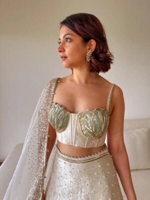 Anandita Pagnis Instagram - Step into our whimsical world of hand-painted giraffes, zebras, and banana trees, amidst buzzing fireflies and majestic cockatoos. Our Golden Earth Hand-painted Lehenga Set brings the Jungle Book to life on rich raw silk, with metallic gold tones and intricate embroidery that shines like the night sky. Every detail is a brushstroke of magic, every thread a whisper of wonder 🦓🌴🦒🌿🏝️🪺🔱

[World of Anush, Bespoke, Lehenga Set, Corset, Floral, Hand embroidery, Hand Painting] 

#worldofanush #bespoke #lehenga #corset #instagram #fyp