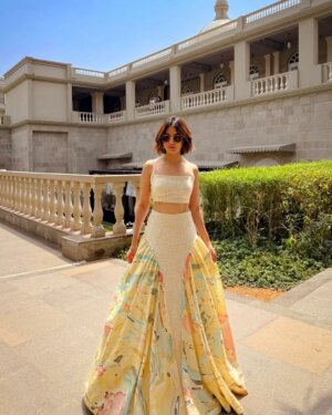 Anandita Pagnis Instagram - Digging that drop waist with paint that has feelings in our hand-marbled @worldofanush lehnega set š»
Crafted Slow. Worn Easy.
Customisable in š§”š©µš©¶š©·ššššā¤ļø