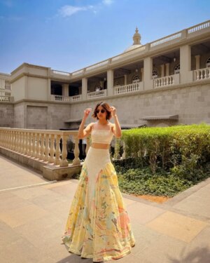 Anandita Pagnis Instagram - Digging that drop waist with paint that has feelings in our hand-marbled @worldofanush lehnega set š»
Crafted Slow. Worn Easy.
Customisable in š§”š©µš©¶š©·ššššā¤ļø
