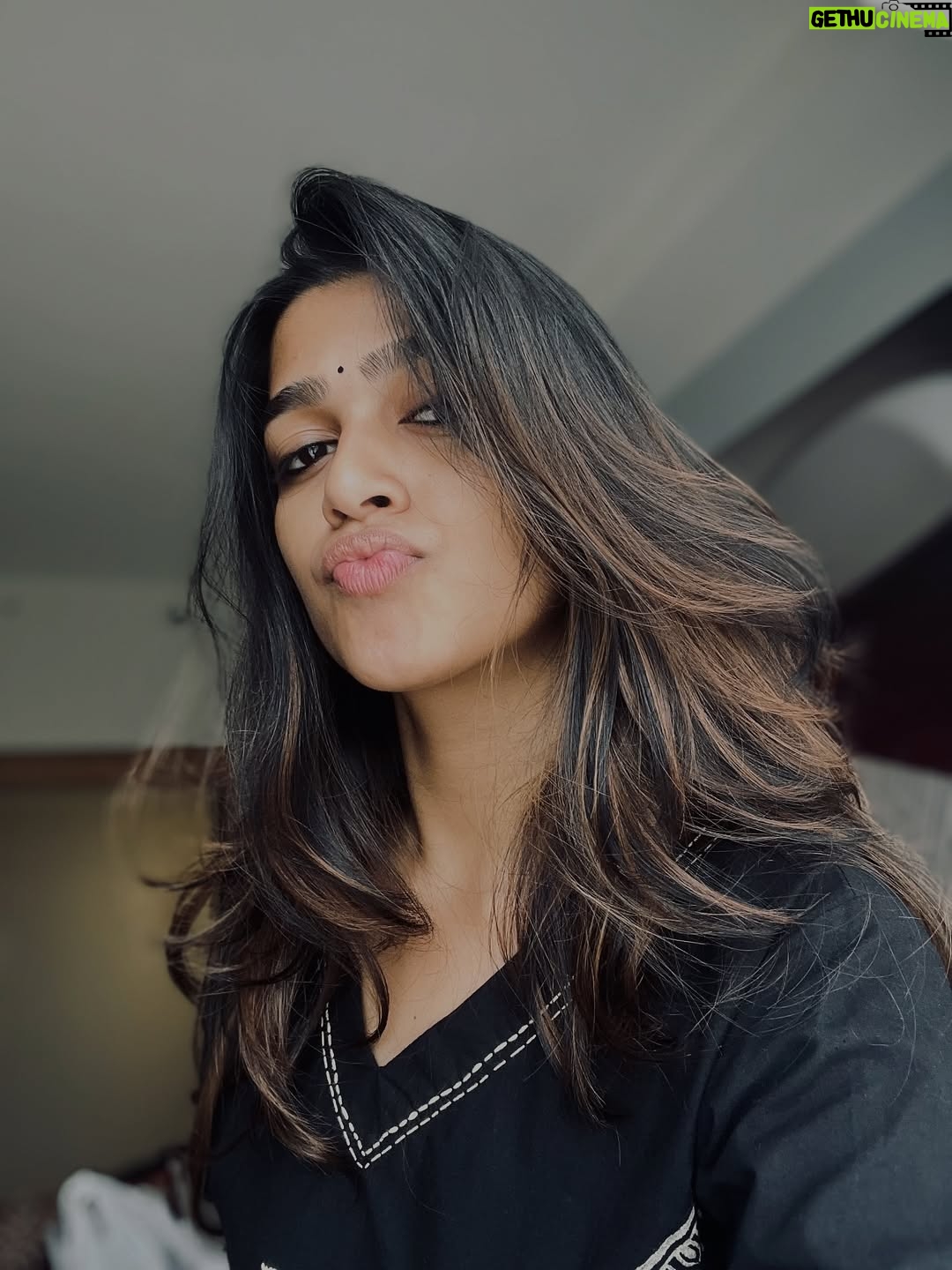 Ananthika Sanilkumar - 323.7K Likes - 🖤