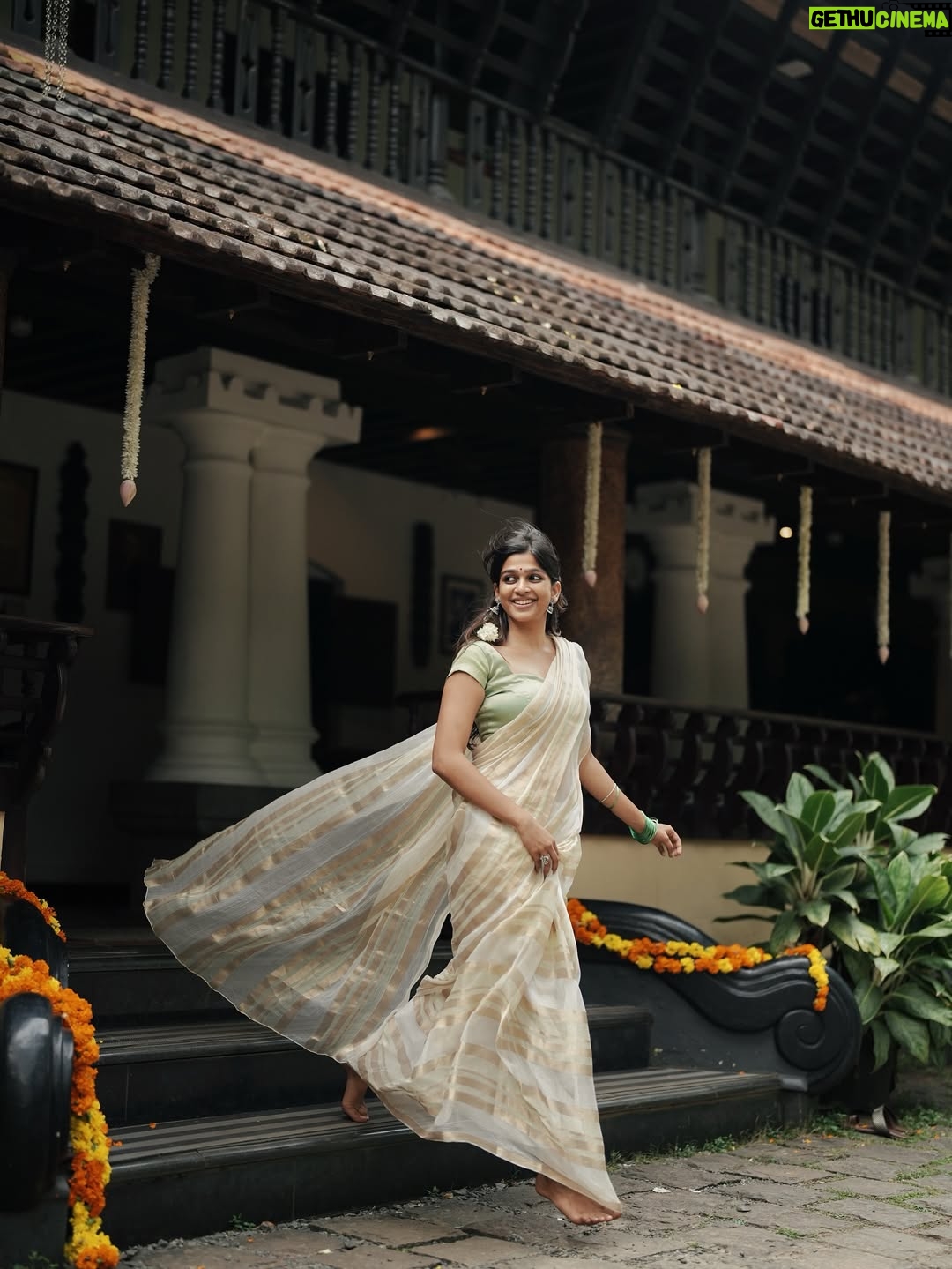 Ananthika Sanilkumar - 367.3K Likes - ഓണം ! 🌸✨💛
:
📸 : @vaishnav__photography