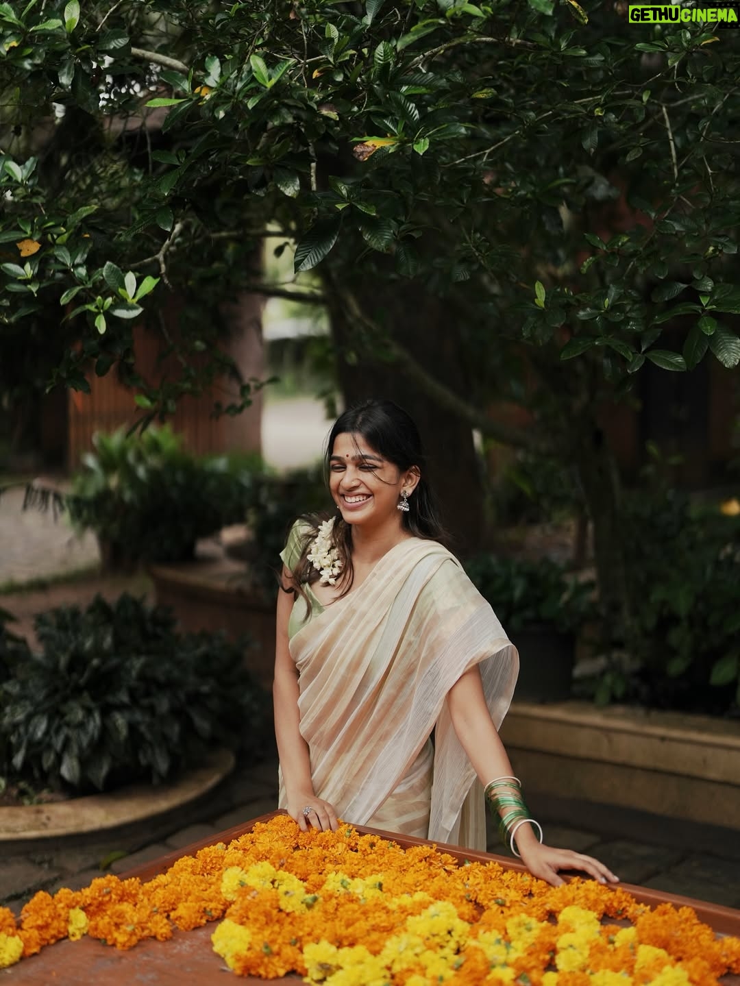 Ananthika Sanilkumar - 367.3K Likes - ഓണം ! 🌸✨💛
:
📸 : @vaishnav__photography