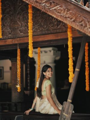Ananthika Sanilkumar Instagram - ഓണം ! 🌸✨💛
:
📸 : @vaishnav__photography