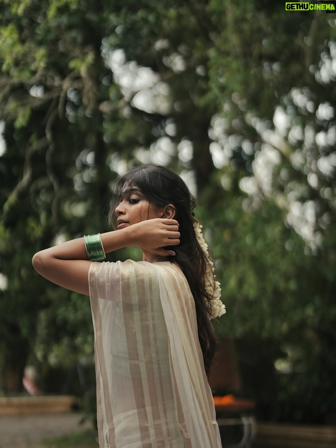 Ananthika Sanilkumar - 367.3K Likes - ഓണം ! 🌸✨💛
:
📸 : @vaishnav__photography