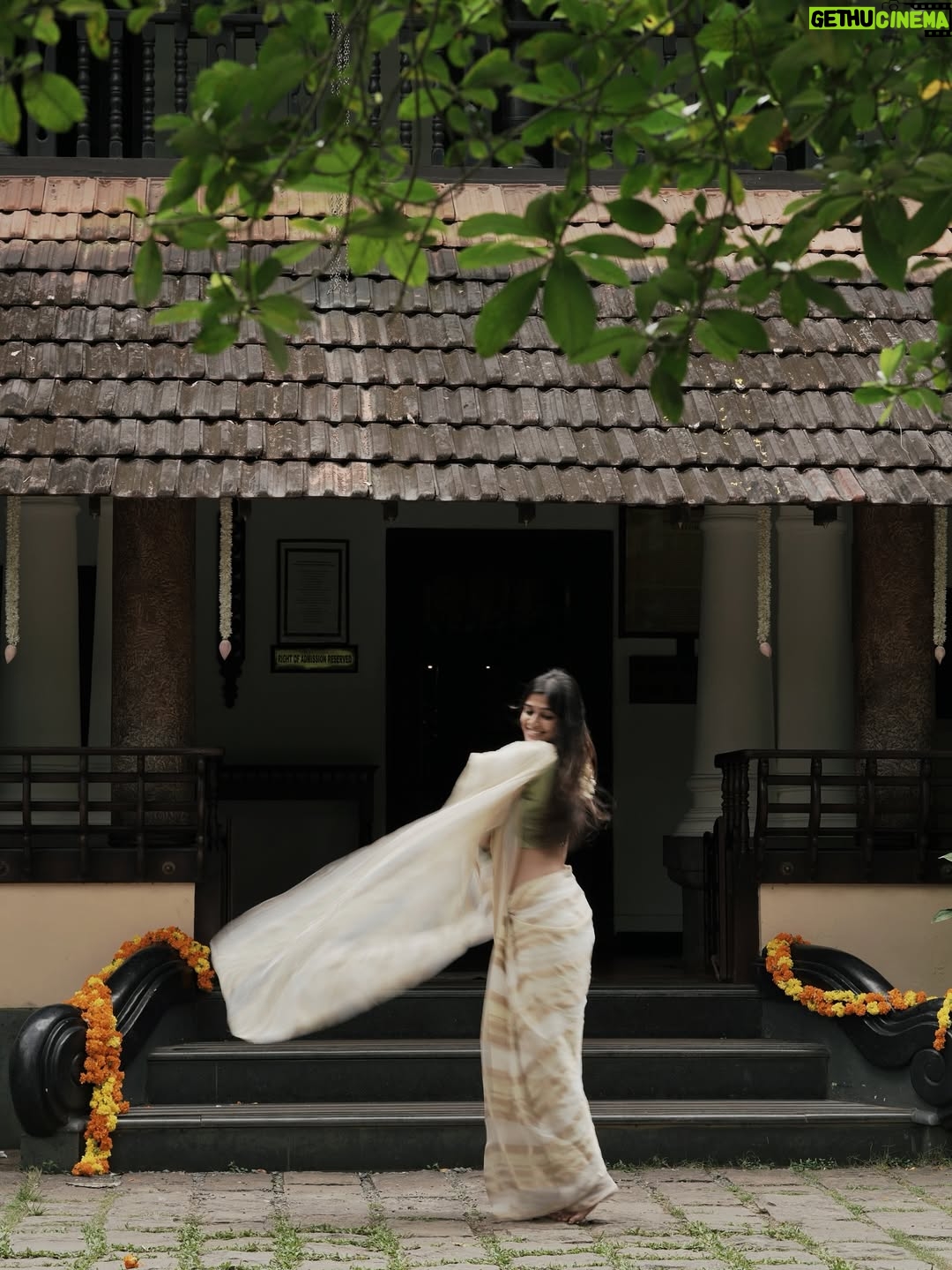 Ananthika Sanilkumar - 367.3K Likes - ഓണം ! 🌸✨💛
:
📸 : @vaishnav__photography