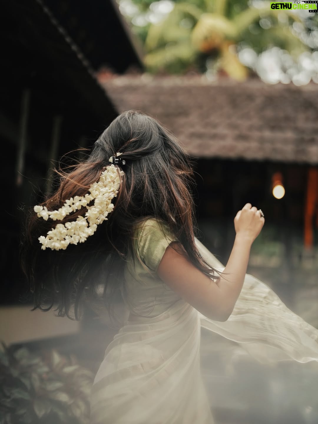 Ananthika Sanilkumar - 367.3K Likes - ഓണം ! 🌸✨💛
:
📸 : @vaishnav__photography