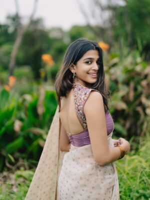 Ananthika Sanilkumar Instagram - 💛🍃
:
Saree : @anasuyacouture 
  @sumaiya.alam 
📸 : @photosbyvishnu