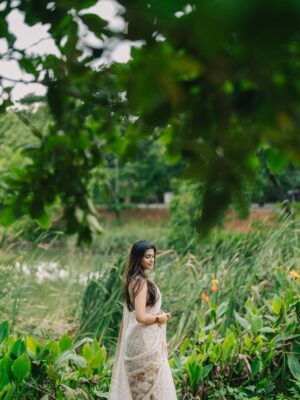 Ananthika Sanilkumar Instagram - 💛🍃
:
Saree : @anasuyacouture 
  @sumaiya.alam 
📸 : @photosbyvishnu