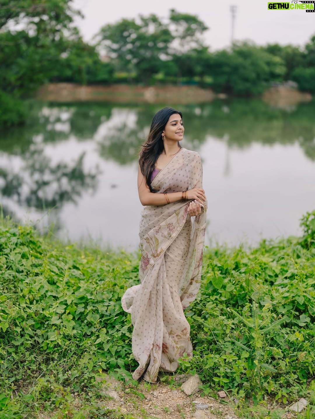 Ananthika Sanilkumar - 486.7K Likes - 💛🍃
:
Saree : @anasuyacouture 
  @sumaiya.alam 
📸 : @photosbyvishnu