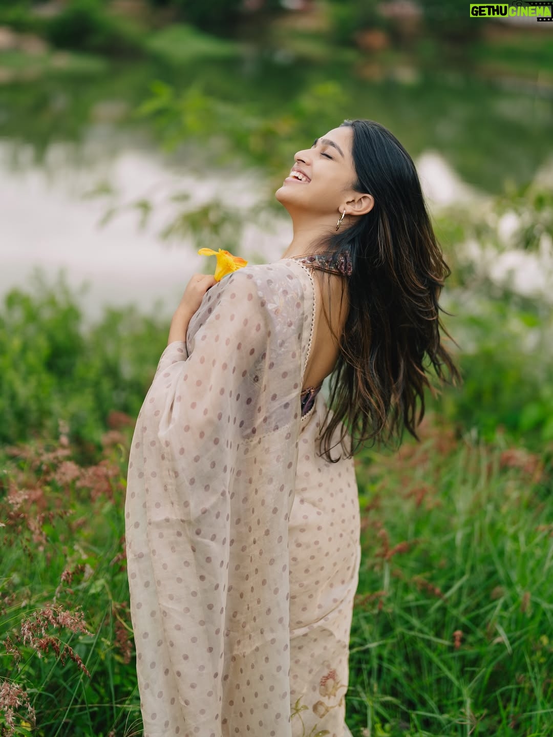 Ananthika Sanilkumar - 486.7K Likes - 💛🍃
:
Saree : @anasuyacouture 
  @sumaiya.alam 
📸 : @photosbyvishnu