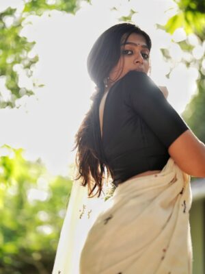 Ananthika Sanilkumar Instagram - time paused.
just enough for me to feel again ✨
:
Saree : @thenmozhidesigns