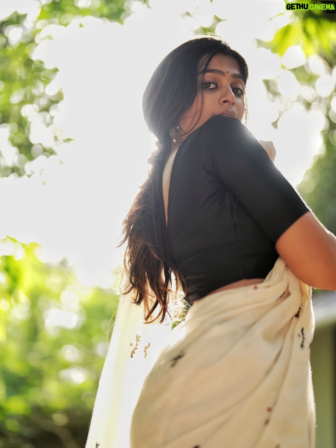 Ananthika Sanilkumar - 693.6K Likes - time paused.
just enough for me to feel again ✨
:
Saree : @thenmozhidesigns