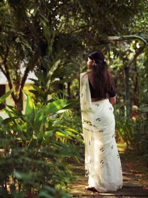 Ananthika Sanilkumar Instagram - time paused.
just enough for me to feel again ✨
:
Saree : @thenmozhidesigns