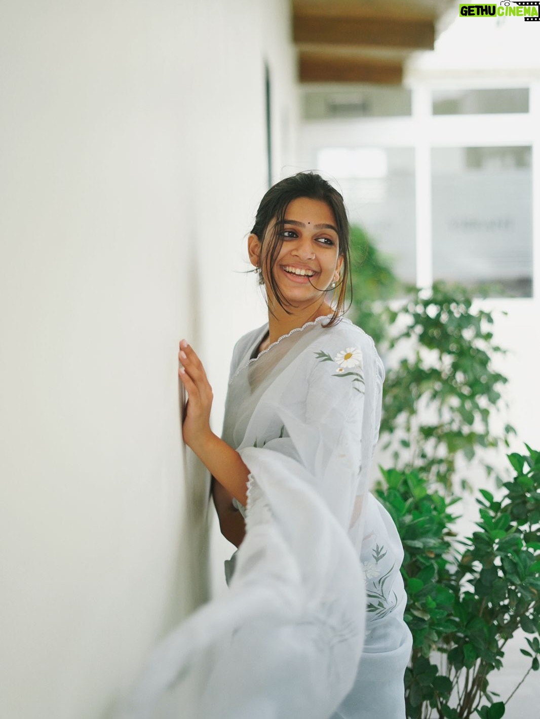 Ananthika Sanilkumar - 465.6K Likes - The breeze said,
“lemme help you pose” 😌🌬️
:
Saree : @rashmi_pinklabel 
Stylist: @sumaiya.alam 
Photography: @shotbykrshna