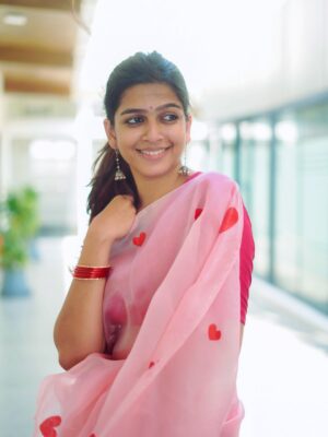 Ananthika Sanilkumar Instagram - Too much heart in one heartbeat ❤️🫶🏼
:
Saree : @rashmi_pinklabel 
Stylist : @sumaiya.alam 
📸 : @whoisbala