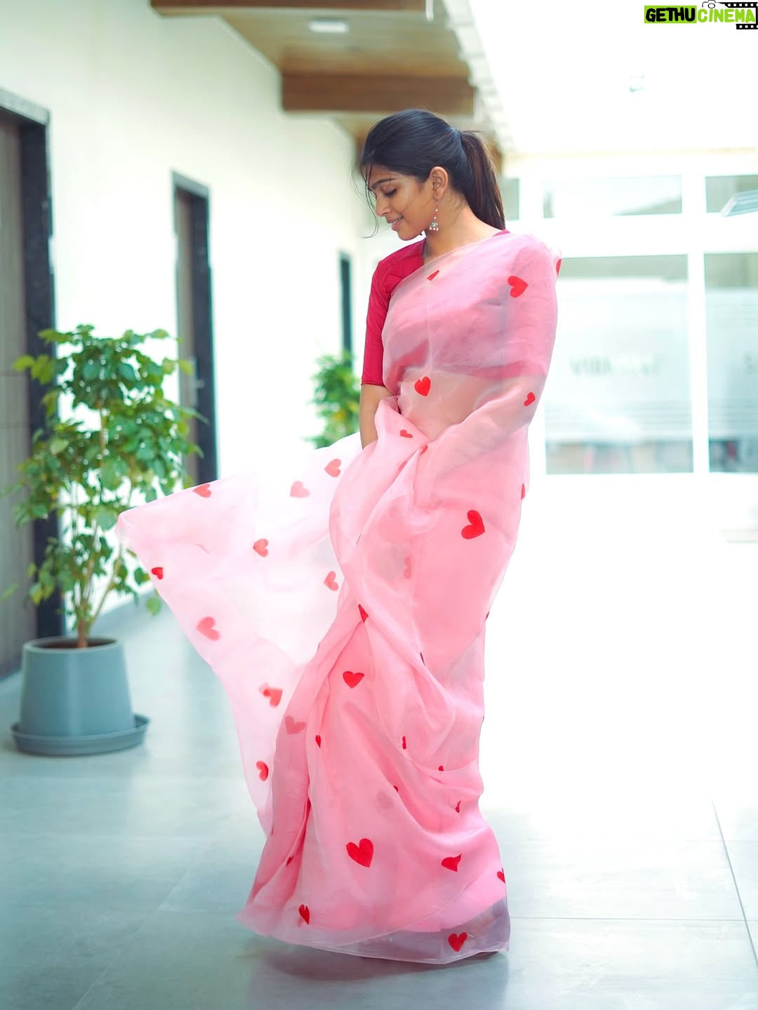 Ananthika Sanilkumar - 598.9K Likes - Too much heart in one heartbeat ❤️🫶🏼
:
Saree : @rashmi_pinklabel 
Stylist : @sumaiya.alam 
📸 : @whoisbala