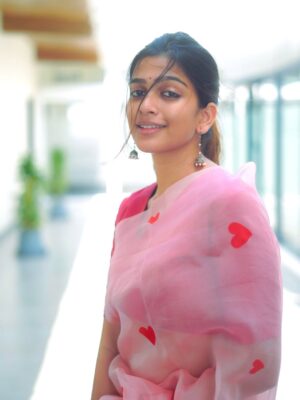 Ananthika Sanilkumar Instagram - Too much heart in one heartbeat ❤️🫶🏼
:
Saree : @rashmi_pinklabel 
Stylist : @sumaiya.alam 
📸 : @whoisbala