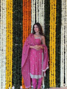 Actress Ananya Panday HD Photos and Wallpapers October 2025
