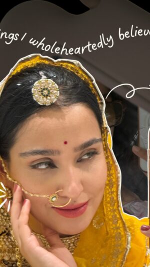 Anaya Pratap Instagram - Rajasthan me 👻”Dulhe” (Groom🤵)ka wait aise hi kiya jaata hai 😝😝Do you like this vibe ?
Me to meri “date par aise hi jaaungi 😍😍🥰🥰🥰