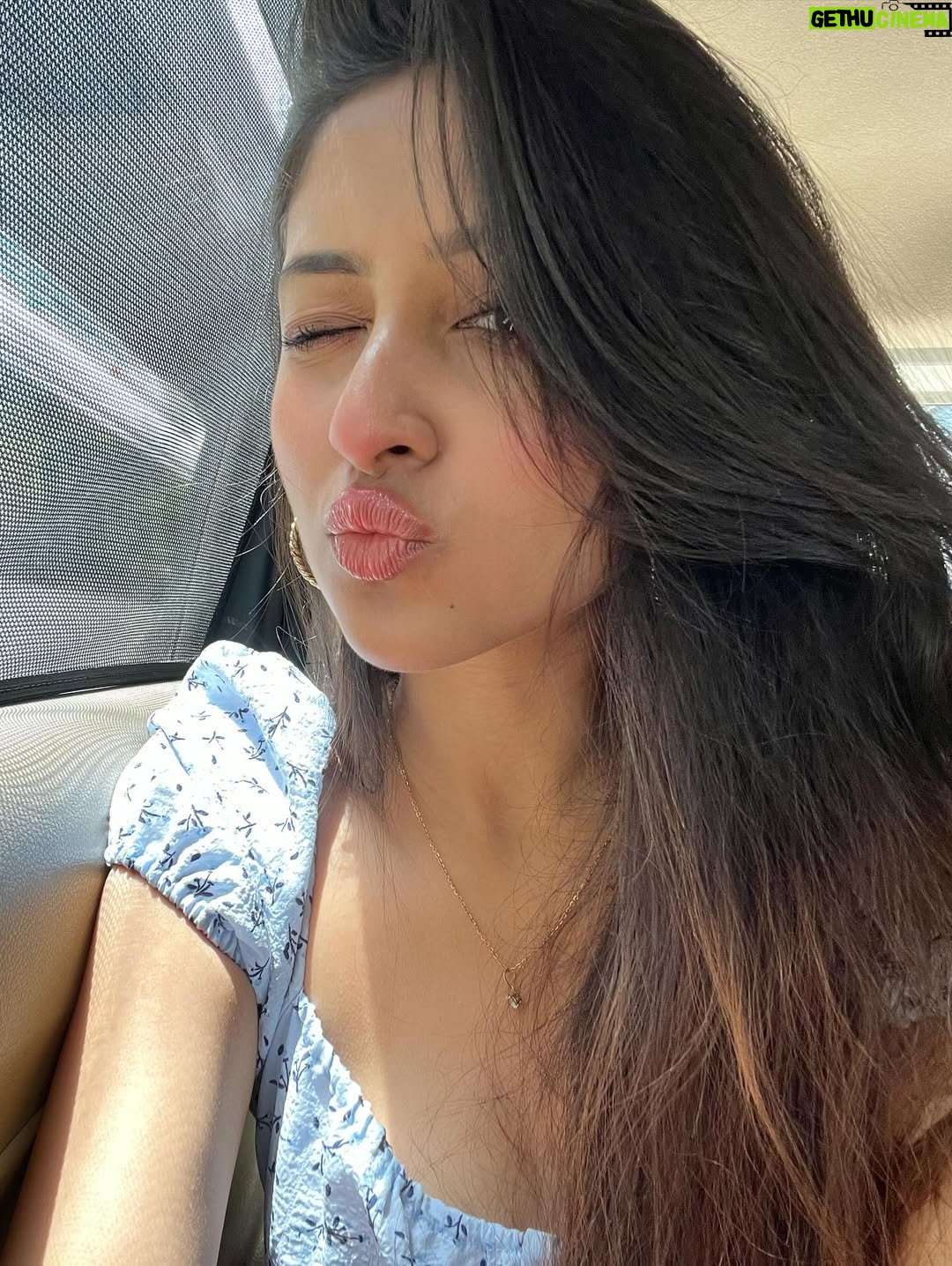 Anchal Sahu - 117.6K Likes - Whispers of wind!🤍🌿