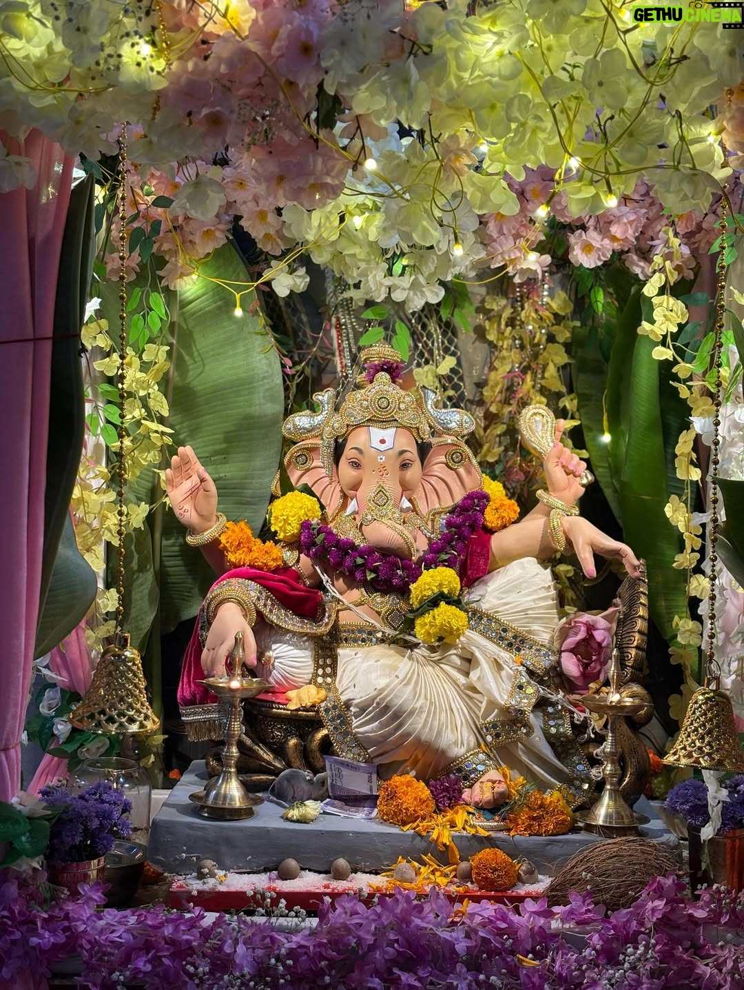 Anchal Sahu - 304.8K Likes - 🕉️🔱
|| ॐ गं गणपतये नमः ||
🐘💛 Faith. Love. Bappa.
Ganpati Bappa Morya!🙏🏻❤️

📸: @ankurvermaofficial 😘🥹