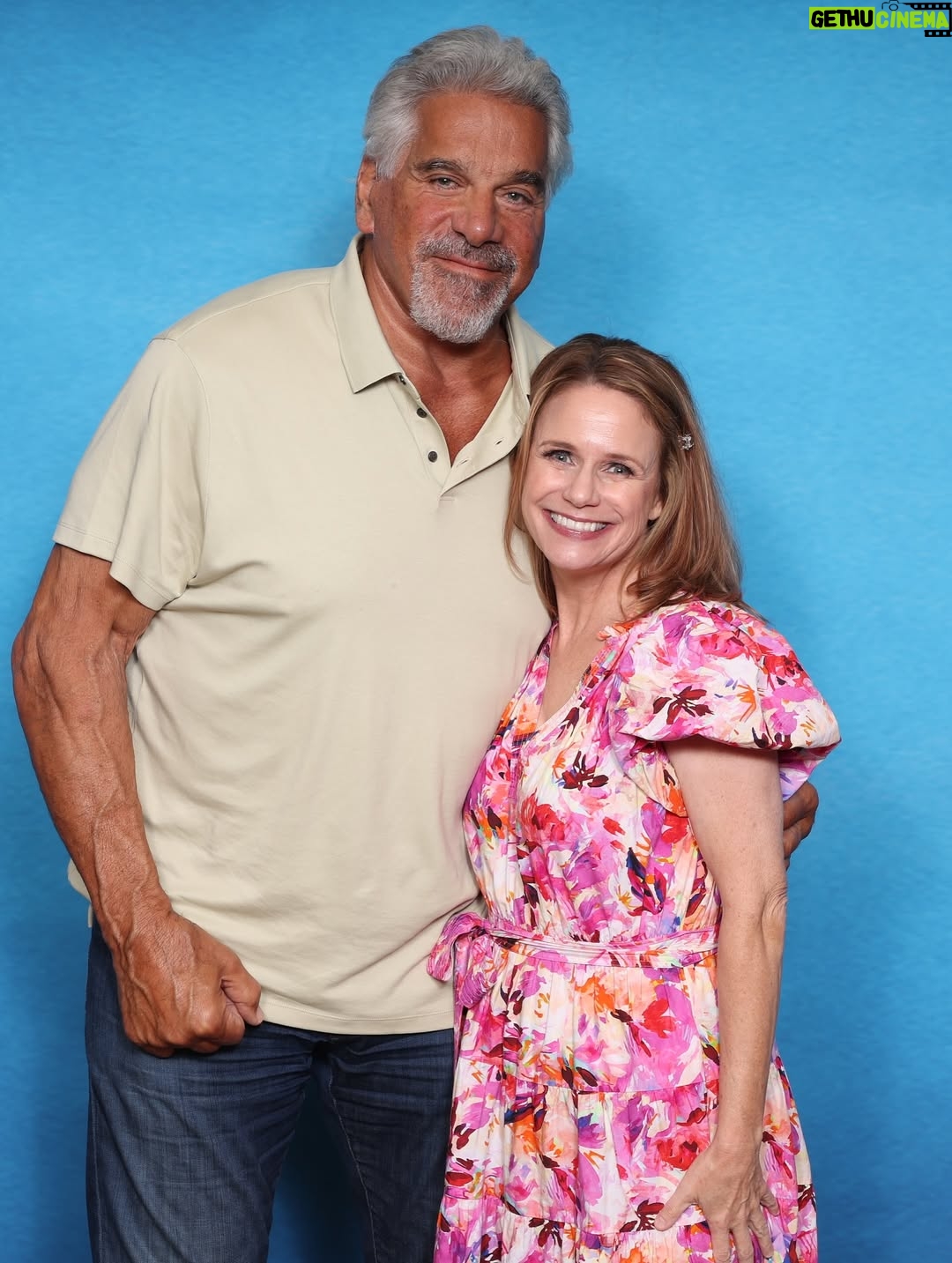 Andrea Barber - 83.7K Likes - When I was a little girl in the early 80s, my older brothers loved watching The Incredible Hulk. I, on the other hand, would bolt out of the room screaming, convinced the big mad green guy was coming after me. My brothers, of course, made it worse—“He’s gonna catch you!!” 🧟‍♂️

At seven years old (while playing Carrie Brady on Days of Our Lives), I met Lou Ferrigno at a network party. My parents wisely didn’t mention he was the Hulk until afterward—otherwise, I would’ve run away instead of posing for a photo.

Who would’ve thought that 42 years later, I would meet Lou again at the Smoky Mountain Fan Fest! He’s genuinely the sweetest, most down-to-earth guy. I sent the new photo to my brothers right away, and their response? “Guess you didn’t run fast enough. He finally caught you!” 💚