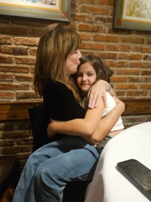 Andrea Frigerio Instagram - AsĆ arrancó mi cumpleaƱos en familia, gracias mi amor @lucasbocchino por tantos cumpleaƱos felices . Gracias a mis amados hijos @tomas_frigerio y @finibocchino por haberme elegido como mamĆ”, son mi vida. Gracias a mis hijos prestados @feficouture y @conradodellacqua por compartir la vida conmigo cada dĆa los quiero mĆ”s y mĆ”s.
Gracias #Olita & #ramón ( ausentes con aviso) por su amorosidad conmigo siempre y dejo para el final a #Jachu que es la mĆ”s chiquita, la alegrĆa de la familia, la mĆ”s divertida y loquita y la que me hizo el regalo mĆ”s lindo de todos. Una pulserita con mi nombre. Gracias Jachulina de mi ā„ļø
Este cumpleaƱos sigueā¦ā¦ jjjajaja falta mucho!
Que linda es la vida con la familia y las amigasā„ļøā„ļøā„ļøā„ļø