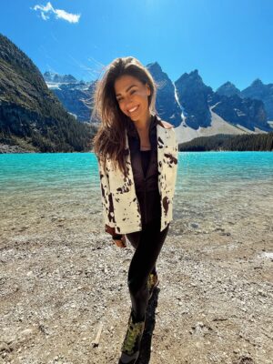 Andrea Kalousová Instagram - 🏞️ Moraine Lake stole my heart. ✨ Sečteno podtrženo byla to ta nejmodřejší modrá ze všech! #MoraineLake #Canada