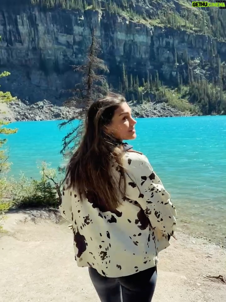 Andrea Kalousová - 9.8K Likes - 🏞️ Moraine Lake stole my heart. ✨ Sečteno podtrženo byla to ta nejmodřejší modrá ze všech! #MoraineLake #Canada