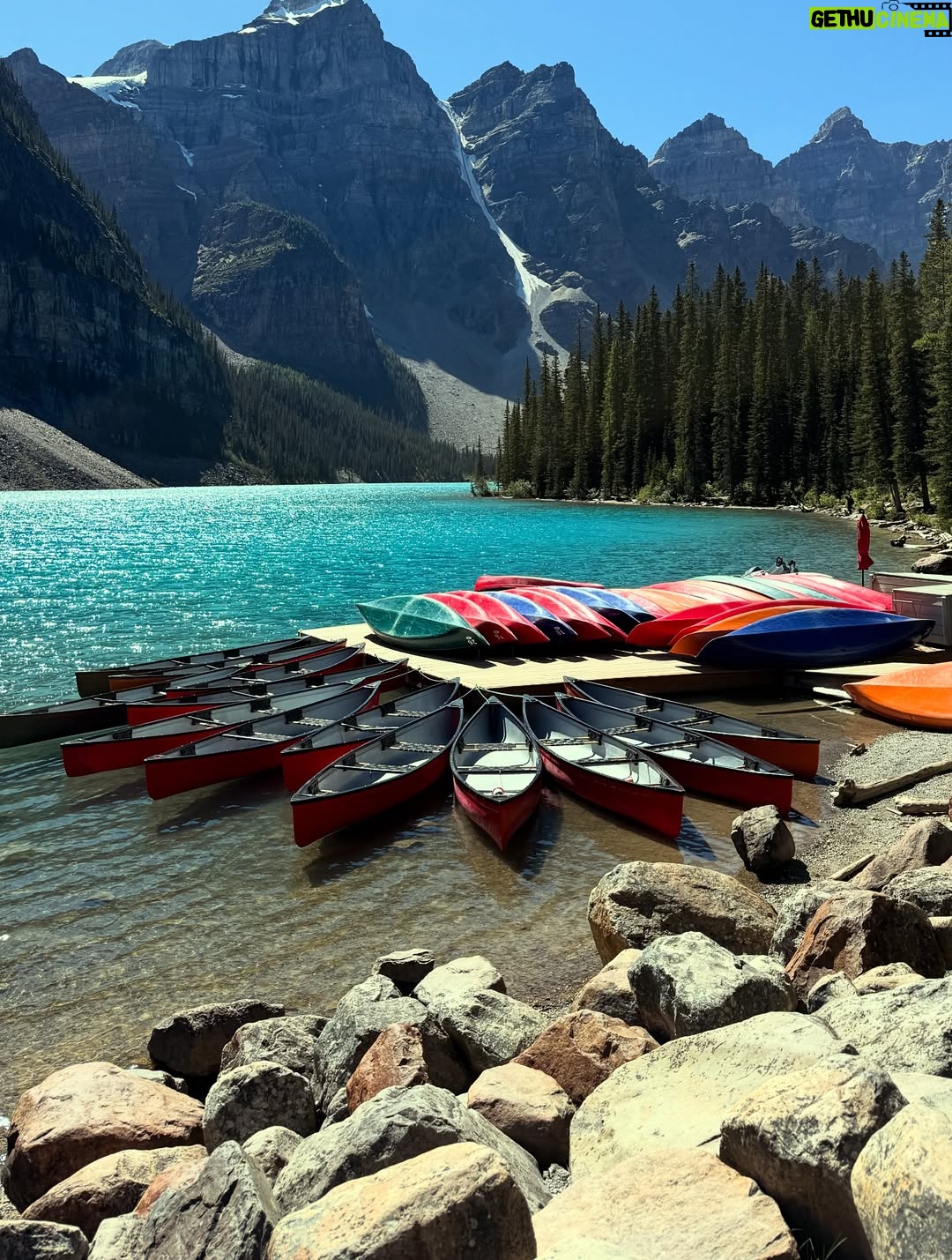 Andrea Kalousová - 9.8K Likes - 🏞️ Moraine Lake stole my heart. ✨ Sečteno podtrženo byla to ta nejmodřejší modrá ze všech! #MoraineLake #Canada