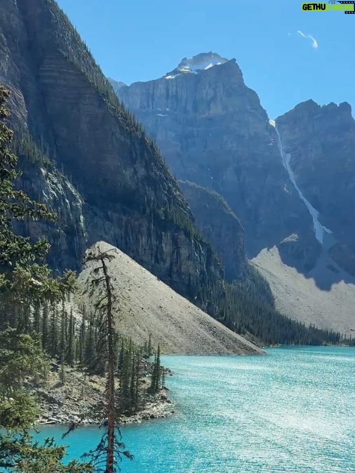Andrea Kalousová - 9.8K Likes - 🏞️ Moraine Lake stole my heart. ✨ Sečteno podtrženo byla to ta nejmodřejší modrá ze všech! #MoraineLake #Canada