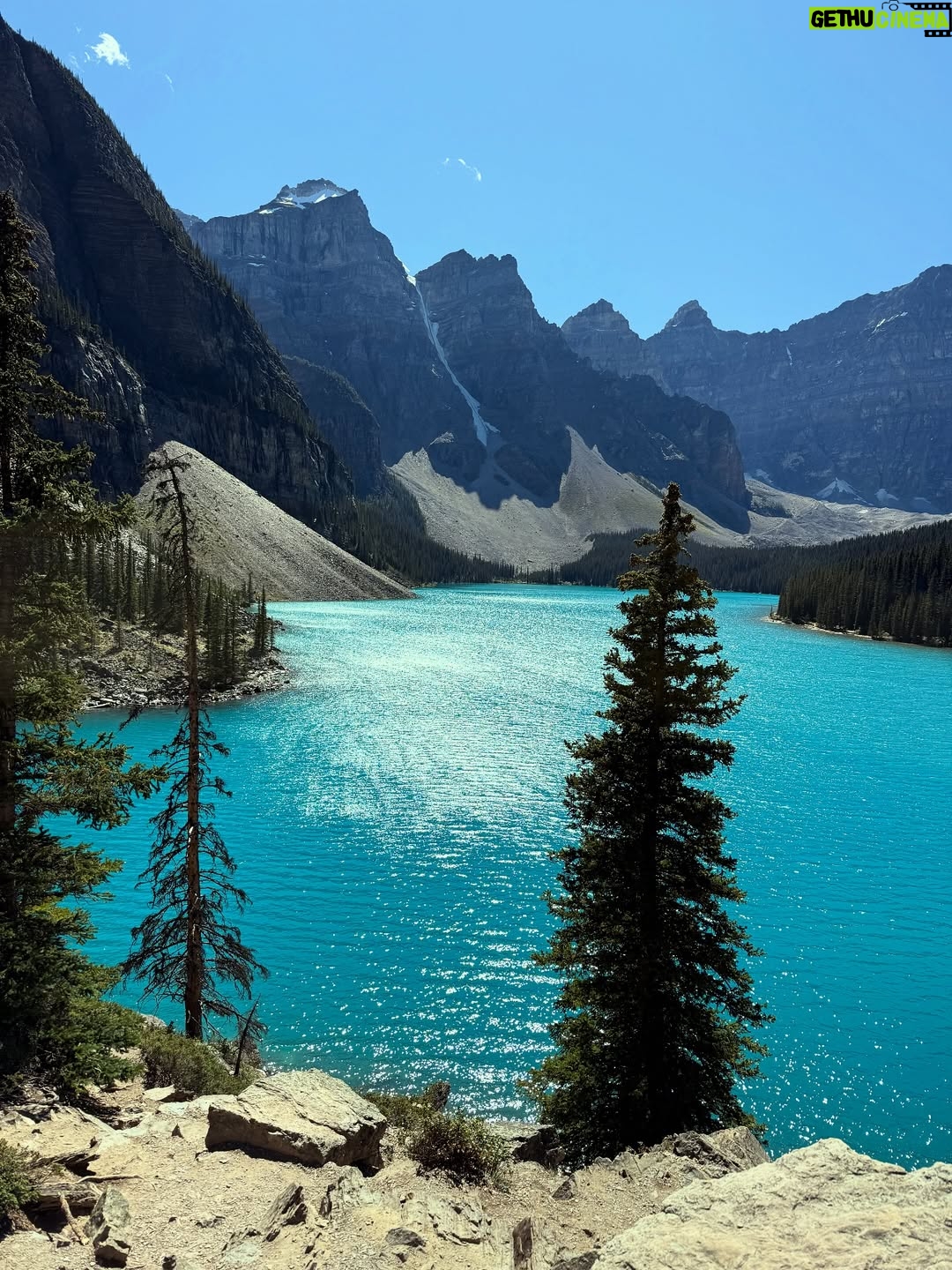 Andrea Kalousová - 9.8K Likes - 🏞️ Moraine Lake stole my heart. ✨ Sečteno podtrženo byla to ta nejmodřejší modrá ze všech! #MoraineLake #Canada