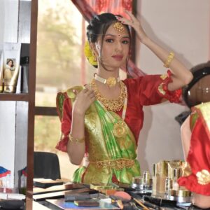 Aney Lepcha Instagram - MUA ❤️ @ishachetry123 & @tiluttama__laskar_momi
#bengalibridalmakeup#makeup#aneylepcha #assamindia
