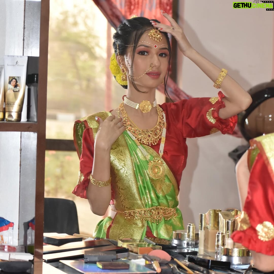 Aney Lepcha - 11.8K Likes - MUA ❤️ @ishachetry123 & @tiluttama__laskar_momi 
#bengalibridalmakeup#makeup#aneylepcha #assamindia