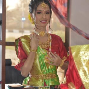 Aney Lepcha Instagram - MUA ❤️ @ishachetry123 & @tiluttama__laskar_momi
#bengalibridalmakeup#makeup#aneylepcha #assamindia